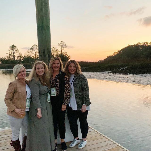 Sunset <a href="/palmettobluff/">Palmetto Bluff</a> with our new friends @pamelaharveyinteriors #slsummit2020 <a href="/southernliving/">Southern Living</a> #travelingdesigner #southcarolina #rvadesigner #bridgetbearistyle #interiordesigner #interiors #sunset @rtparrish91 <a href="/evbacino/">Evan Brittany Bacino</a> ift.tt/31QG7RK