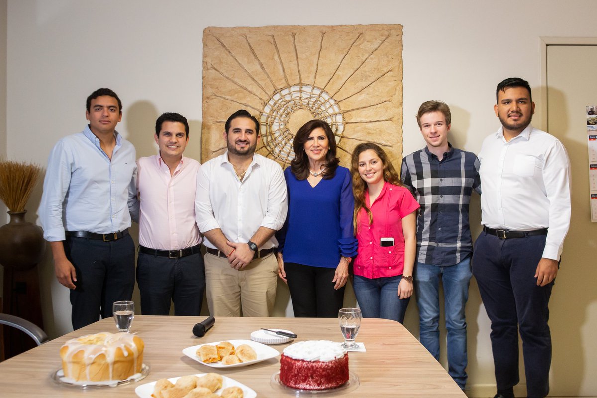 JordyAbraham's tweet photo. Hablar de 𝗧𝗲𝗿𝗲 𝗖𝗮𝘇𝗼𝗹𝗮 es sinónimo de visión empresarial, cultura del esfuerzo y orgullo yucateco.

La inspiradora historia de doña 𝗧𝗲𝗿𝗲, nos recuerda que todo gran proyecto inicia con una idea que, acompañada de voluntad y trabajo duro, se traduce en éxito. #Masters https://t.co/hibG3NHvcV
