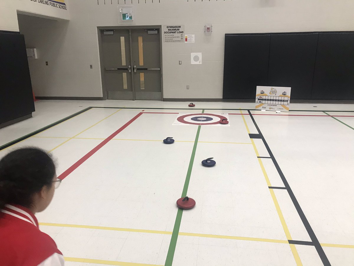 Mr_H_Teacher's tweet photo. Great opportunity @EastCarlingPS today as the #HClass203 got a chance to try curling with the #RocksAndRings program from @GetCracking egg farmers of #Ontario https://t.co/zYYXSoyfQm