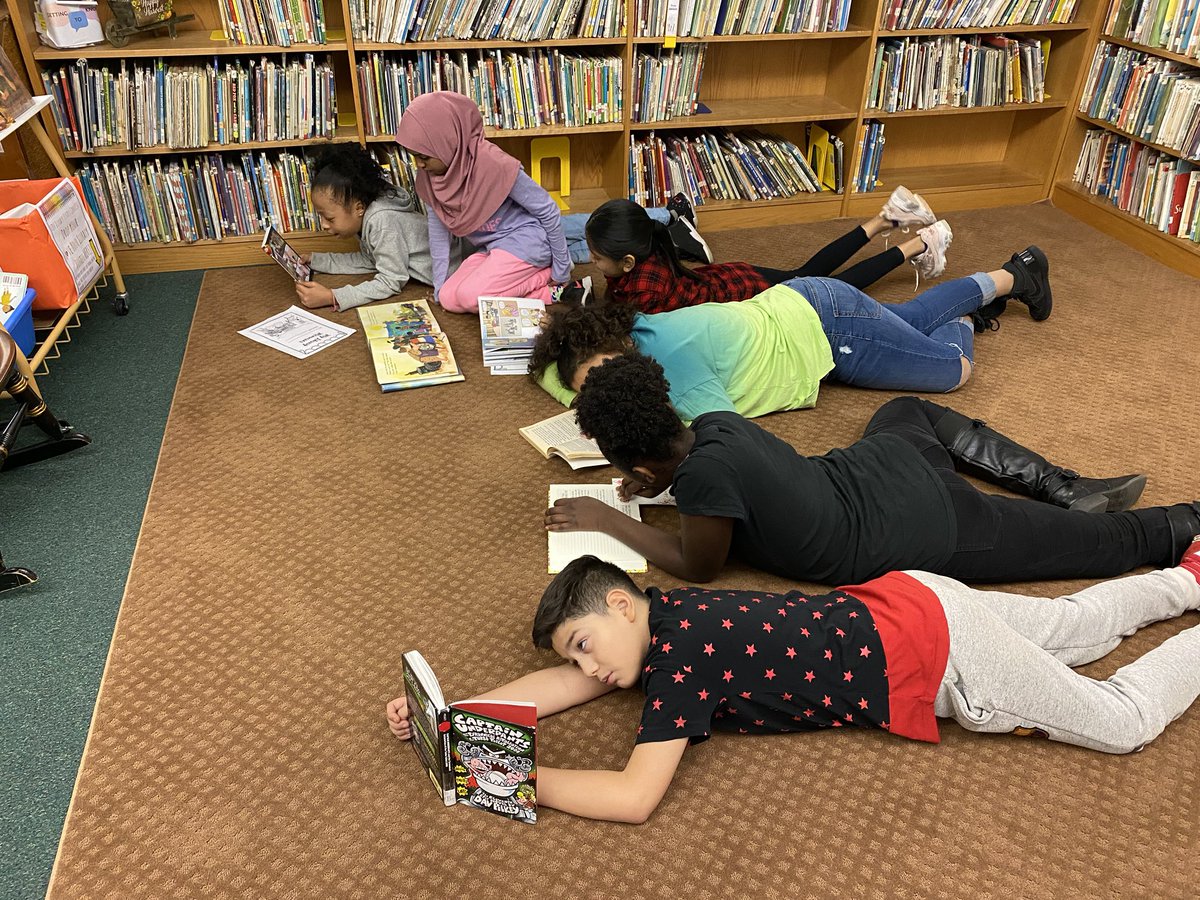 Students engaged in their books! Thanks Mrs. Hernandez for your great suggestions! @VDV_MediaCenter, Ms. Cody’s class❤️