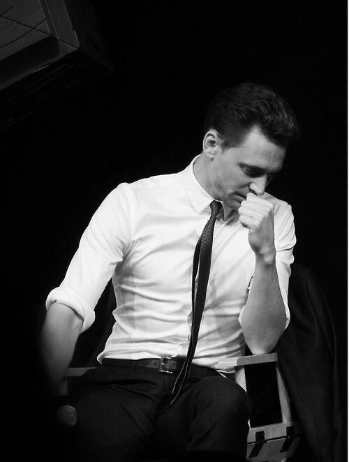 KGullic's tweet image. #WhiteShirtWednesday #TomHiddleston #BlackAndWhiteAppreciationClub