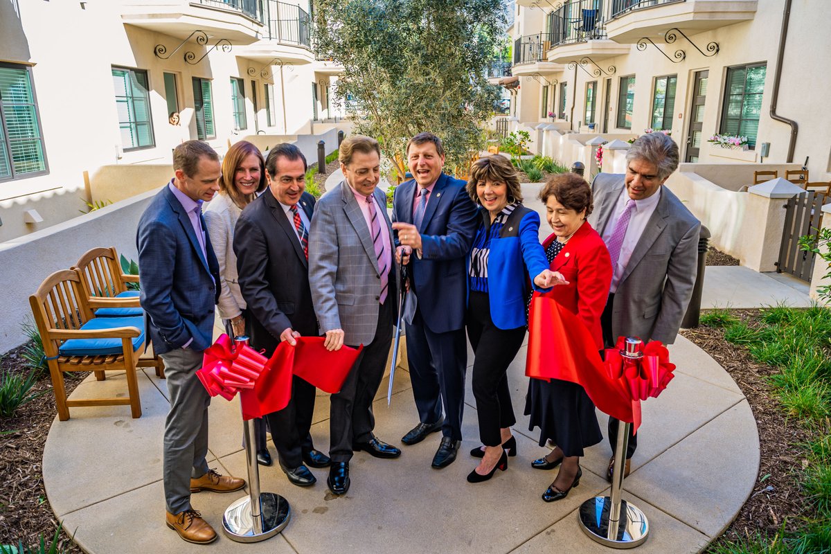National_CORE's tweet photo. Vista Grande Court is officially open! We celebrated the Grand Opening of Vista Grande Court with our partners
@LINChousing and @myglendale this morning. This beautiful community provides 65 affordable apartment homes for seniors.
#NationalCORE #BuildingTheFutureOfCommunity https://t.co/eZkqAWgoMm