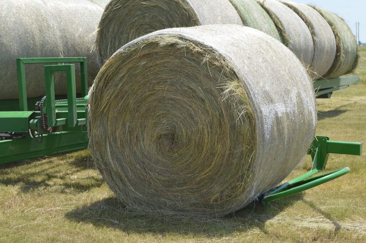 KramerRanchHand's tweet photo. 2020 Kramer Ranch-Hand Double Row Retriever.
#kramermanufacturing
#ranchhand
#balemover
#baleretriever
#hayingseason2020 https://t.co/3My4EDW3l7