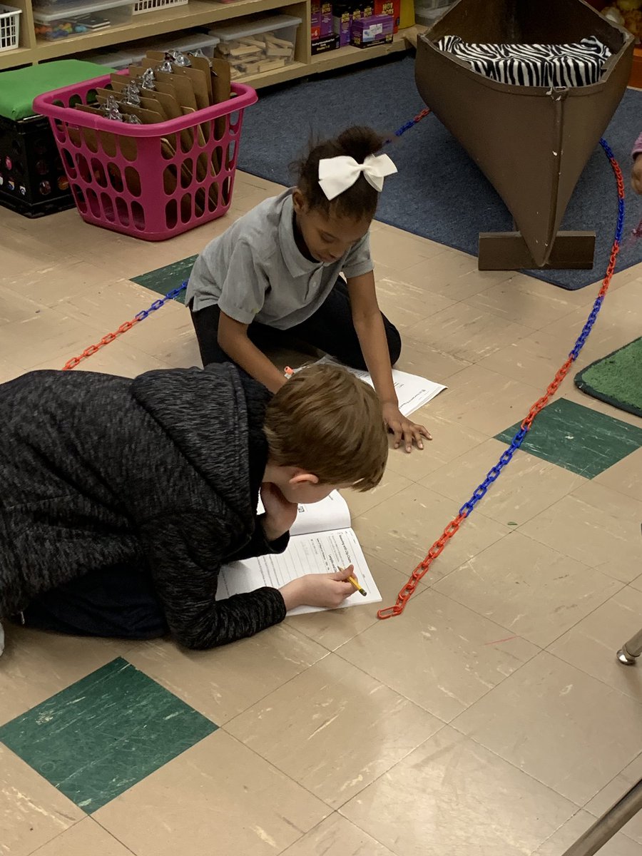 MrsElizabeth08's tweet photo. Our Math lesson today took us out in the hall as we made a chain of 1,000 clips. Students investigated multiples of 10 & 100. Then we returned to the classroom to measure objects with the chains. @MLCmath #HESPouncers #LifeIn2ndGrade https://t.co/WVhcB7ecc4