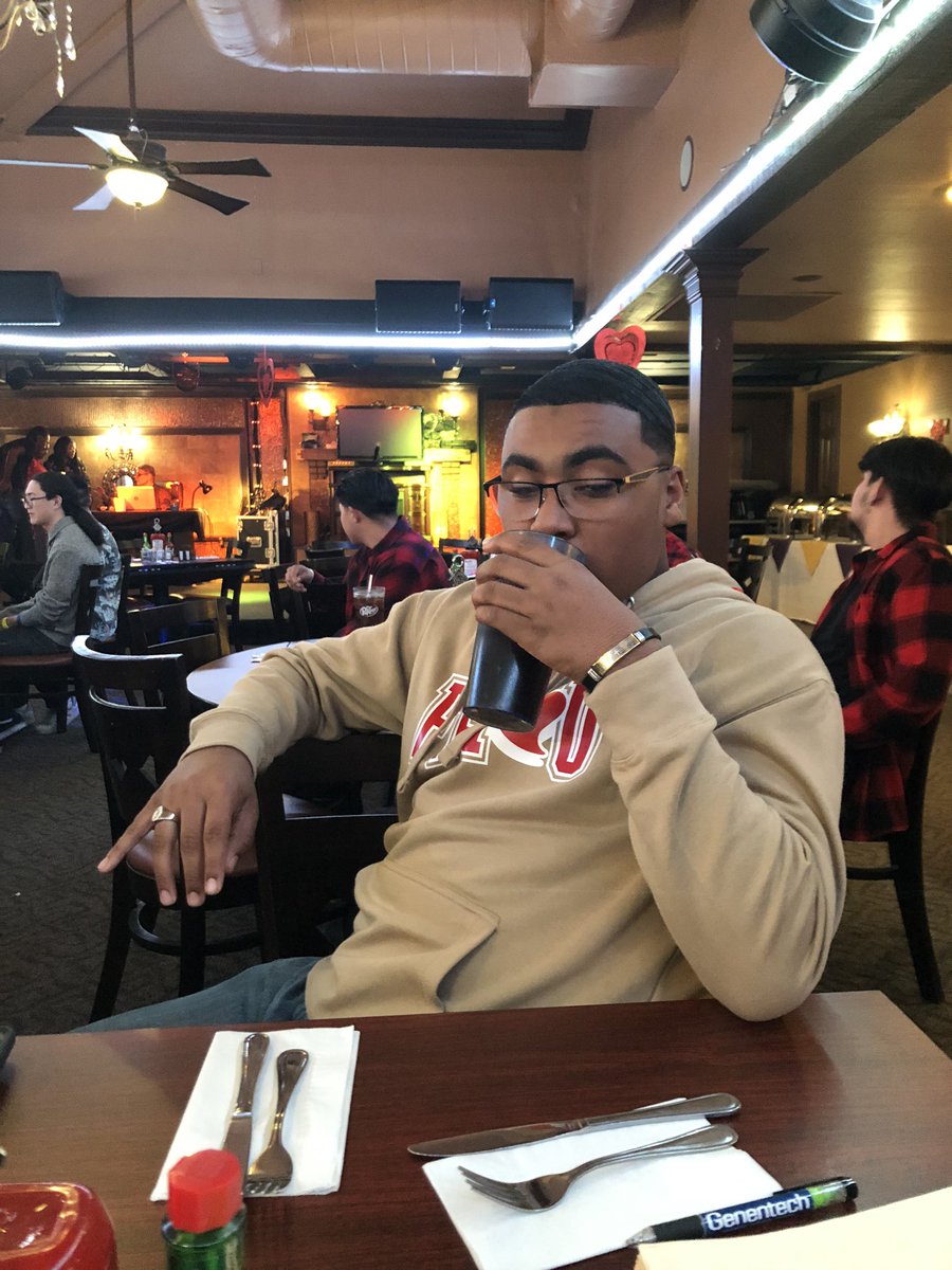 FHS Senior Karaoke night! @Cushman_FHS <a href="/A_Klein09/">Ana_klein09</a> @OJA_FalconAP <a href="/quijas_fhs/">Valorie Quijas</a>