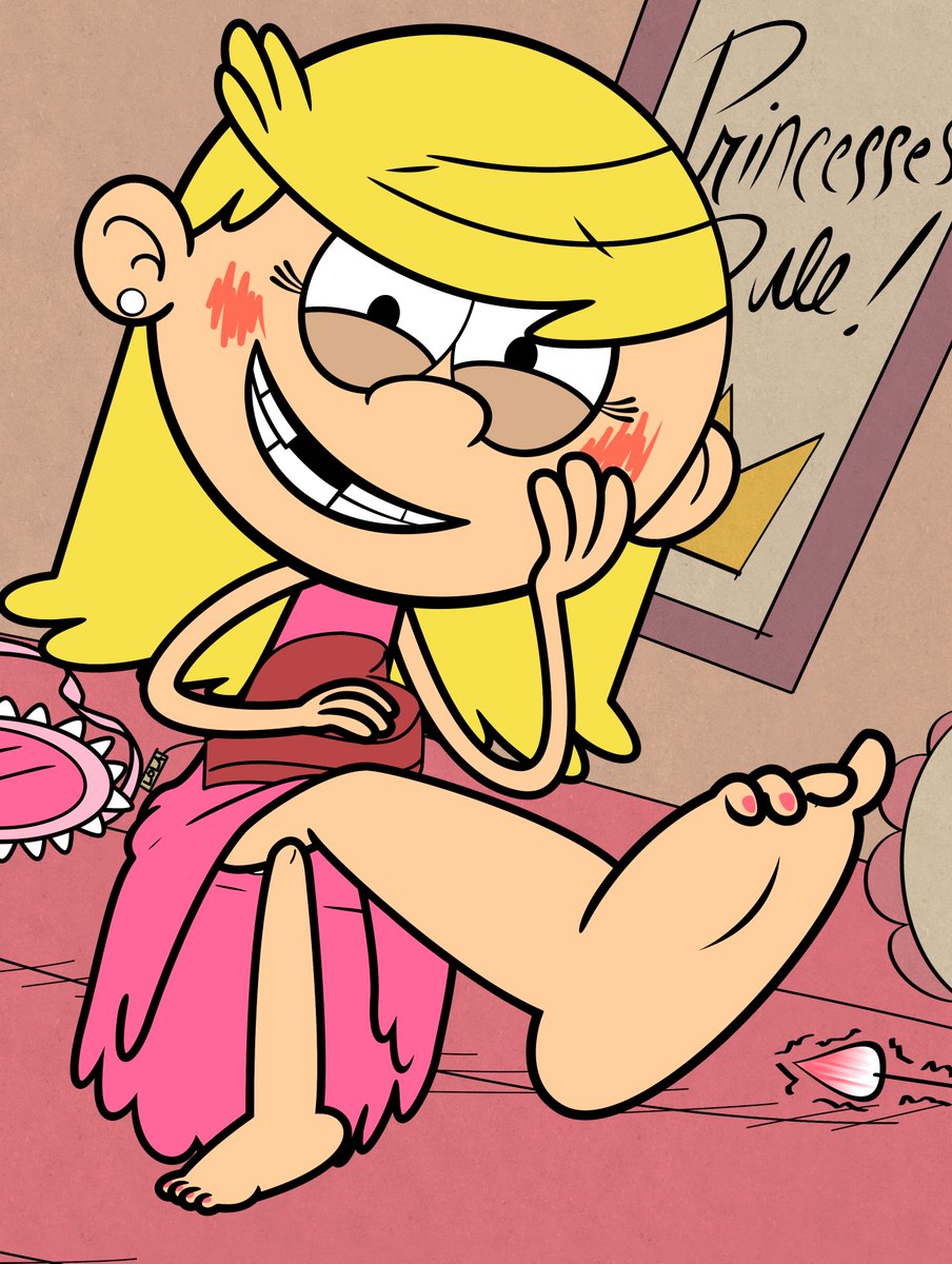 Lincoln starting to give chocolates in the Loud House, tell me who should h...