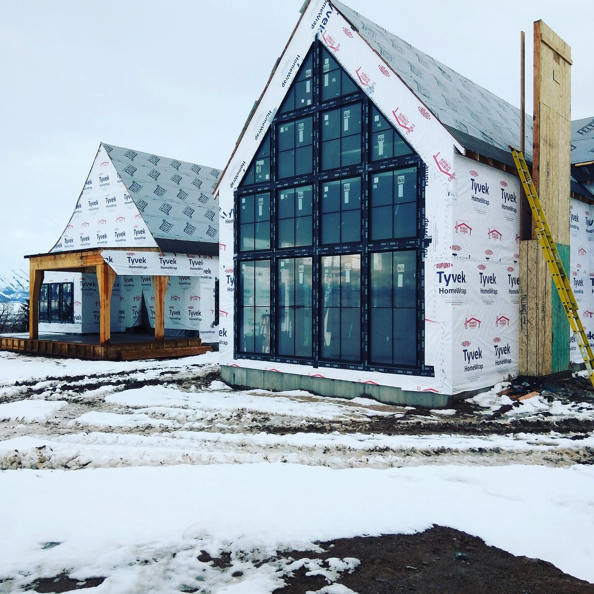 HomesMilligan's tweet image. 14 #andersonwindows installed on this #windowwall in this house here in #utah dried in using #tyvek #housewrap.