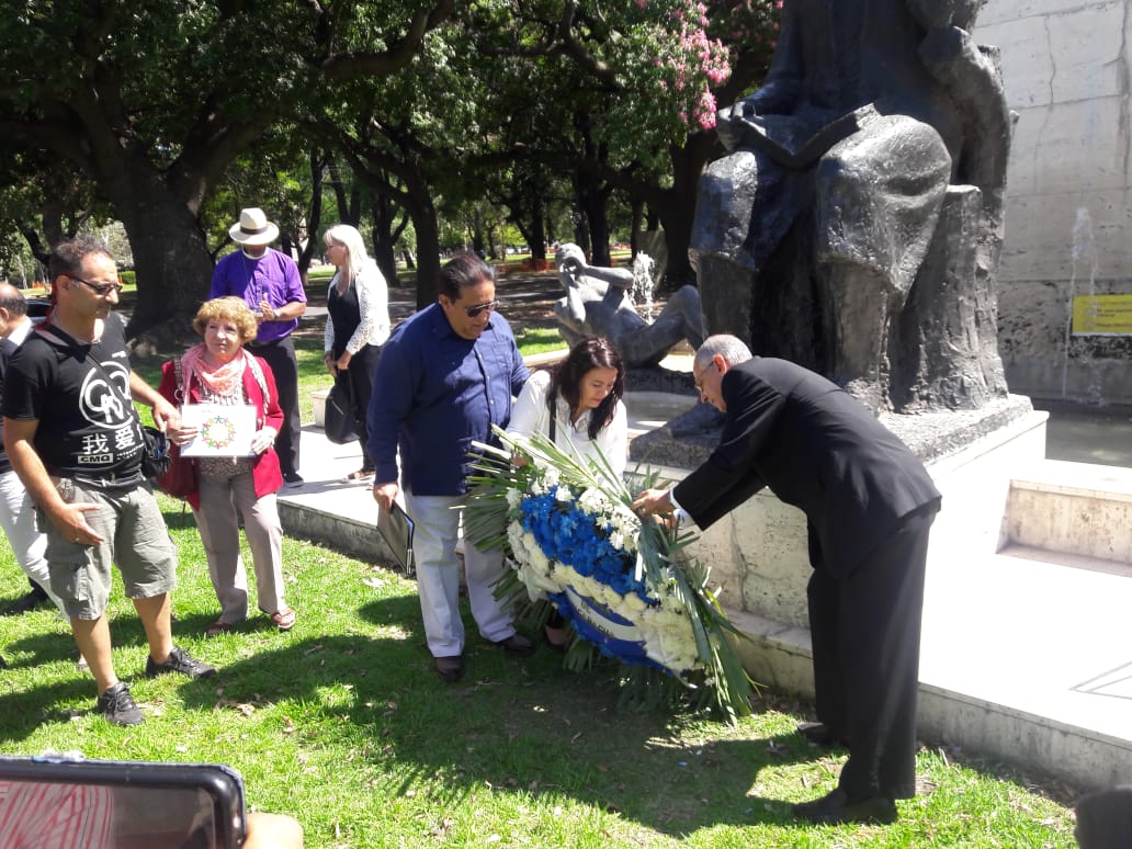 PC_FJC_BUDGE's tweet photo. #Hoy la embajada de Nicaragua organizó un homenaje a Rubén Darío, y entre los presentes, estuvieron lxs camaradas Rubén Yoquet, por el Partido Comunista de Pilar, y Elizabeth Godoy, representando a la Célula y Agrupación Docente "La Fosatti de Lomas" y del PC de Ing. Budge. https://t.co/Z7iXqDGIAk