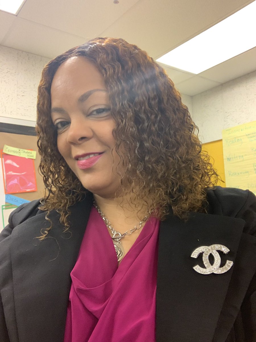 RaGantt's tweet photo. I can’t let the evening end without saluting my colleague for spending the workday with me to not only observe my practice but jumped into the work! #feedbackworks #support #handson #invested #present @kedagraves1 @PGCPSLitTeam https://t.co/SAd5i3ShsZ