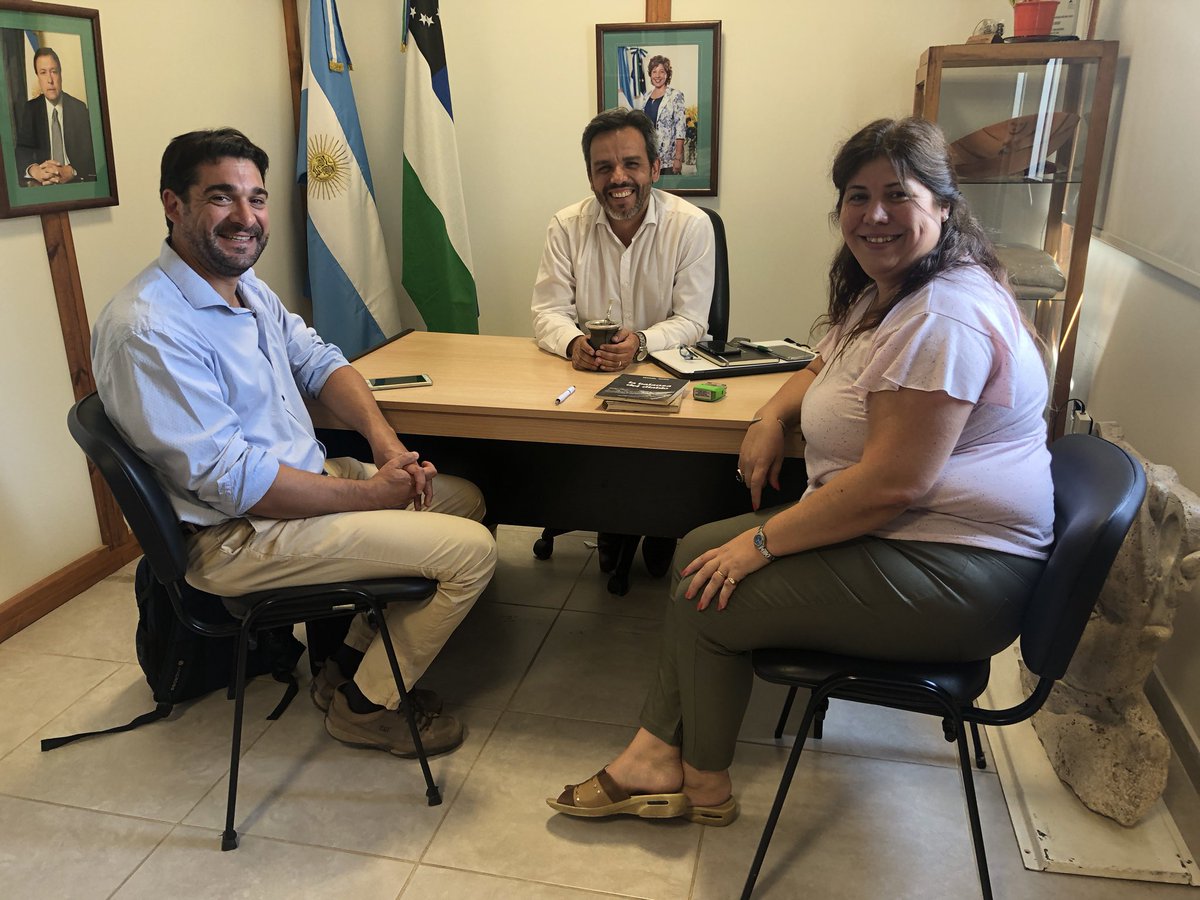 Hoy nos visitó Leonardo D'Annunzio, secretario de Cultura, Deporte y Turismo de Río Colorado. 

Dialogamos sobre los proyectos que estamos desarrollando en conjunto y sobre las próximas celebraciones:

• Carnaval, 23 y 24 de febrero
• Aniversario, 29 de marzo