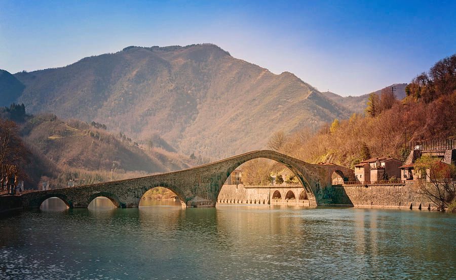 joancarroll's tweet image. Devils Bridge Italy buff.ly/2FHORzV #bridge #devilsbridge #italy #lucca #mountains #landscape #river #arches @joancarroll