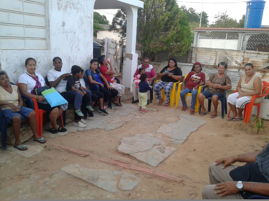 Abyff29's tweet photo. Los Grupos Pequeños son una herramienta util para llevar el Mensaje de Jesus a donde estan las personas, en sus casas, barrio, sector. Yo apoyo los GP y Tu? 

#GrupoPequeños
#GrandeBendiciones 
#MiBibliaDice https://t.co/AXvRFM72rP