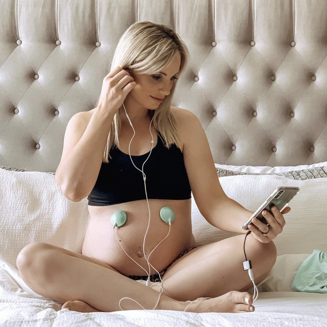 WavHello's tweet image. Bump day with #BellyBuds the prefect combo 🥰