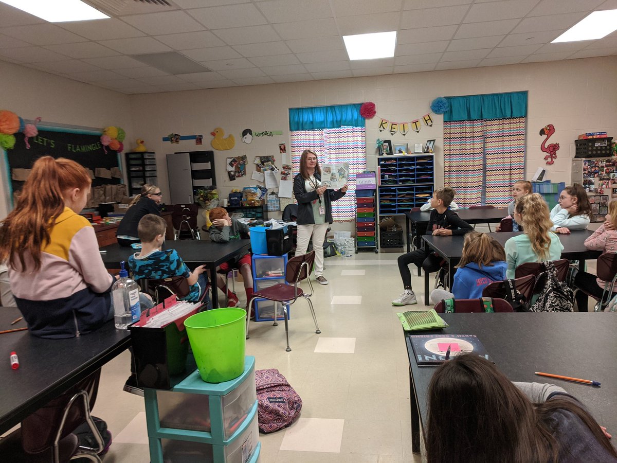 Jkeith1217's tweet photo. The book fairy visited our classroom this week to read a book and to promote the Book Fair. The students love Mrs. Davila and her love for reading!  @SplendoraISD @PWE_Splendora #WeAreSplendora #PWErocks #AllGoodInTheWoods https://t.co/P6omRUFp6s