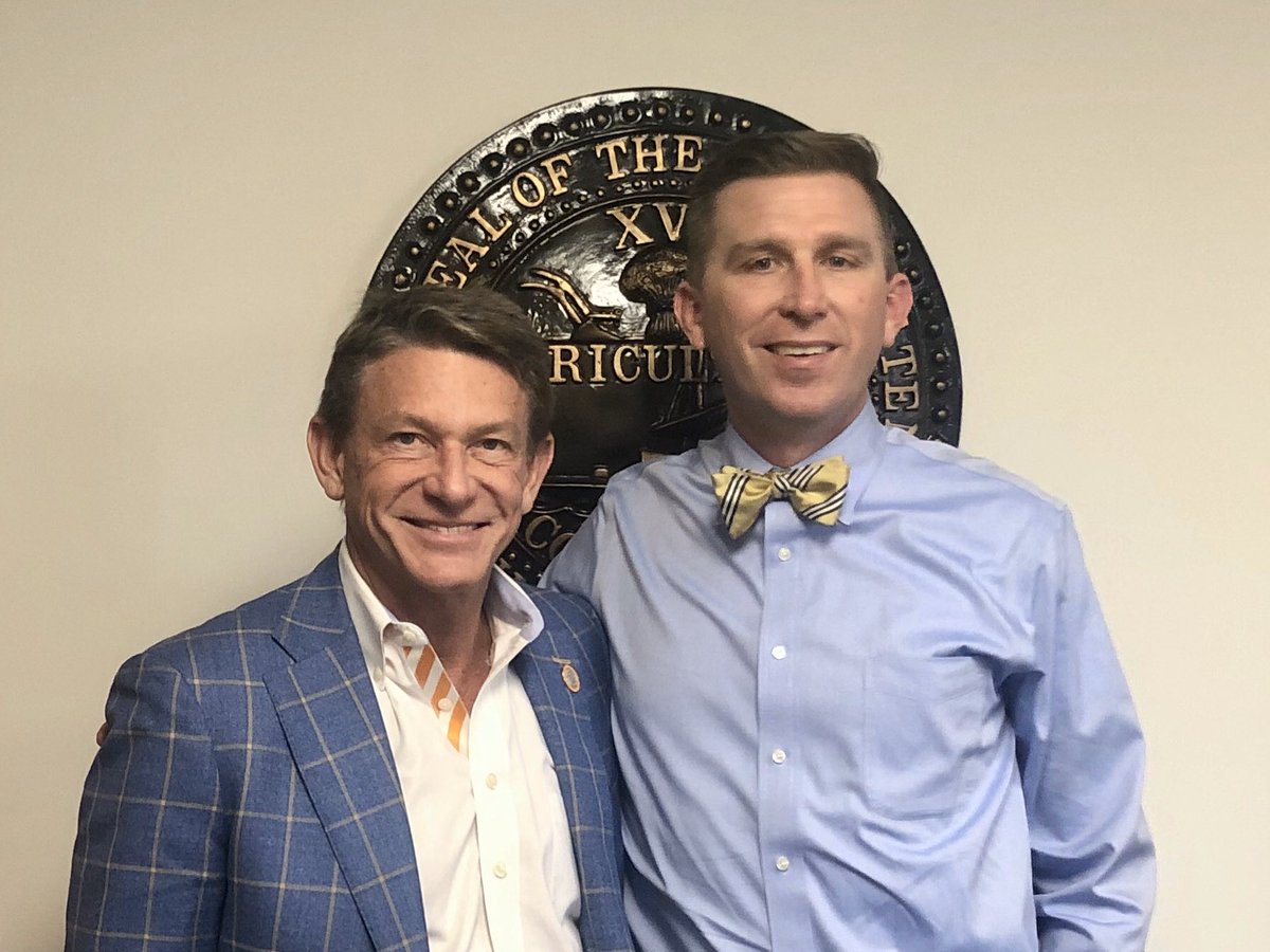 RyanWilliamsTN's tweet photo. Great week on Capitol Hill with Alex Johnson (A Day In My Wheels), Putnam County EMS, UT Interim President Randy Boyd, and ETSU President Brian Noland. #42nd #FirstRespondersFirst #UT #RemoveTheInterim #ETSU #GoBucs #BleedBlue https://t.co/tQttCGU8V6