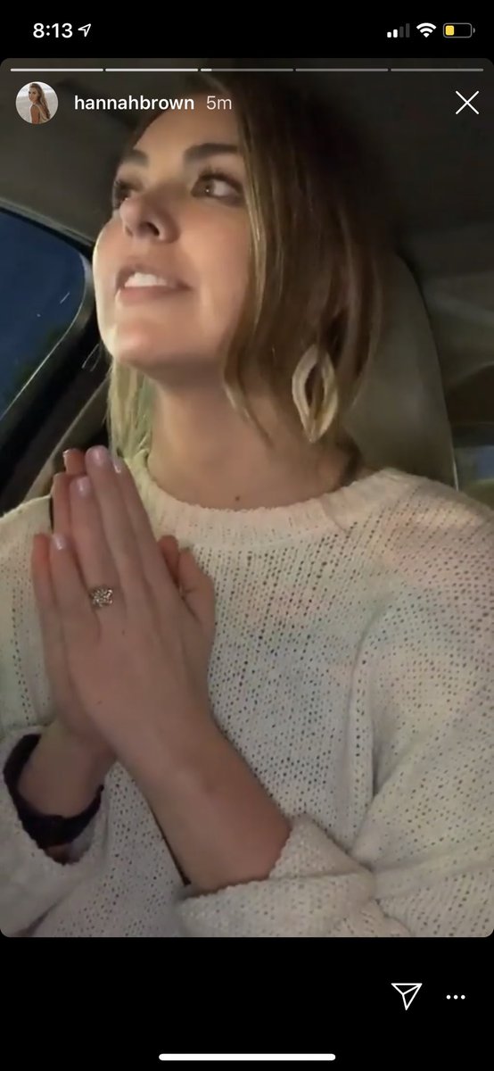 21Cheez's tweet photo. SOMEONE EXPLAIN THIS!! Why does Hannah have a ring on that finger???!!??? This could be how this season ends!! Conspiracy theory.. @BachelorABC @hannahbrown @MorganMarlaina #TheBachelor #FinalRose #PeterSucks https://t.co/E05nh2ieBC