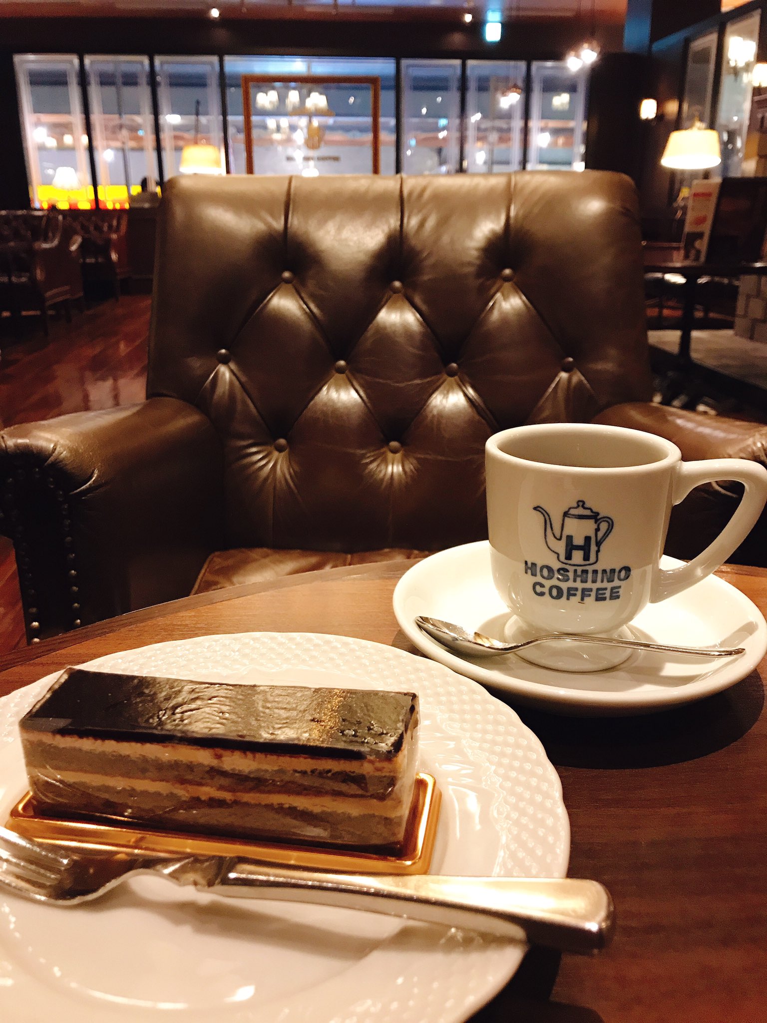 ふじわら On Twitter 大阪 心斎橋の 星乃珈琲店 インテリアが最高に好みなカフェ いつか暖炉の前のソファ席に座るのが夢です コーヒーも結構好きで 星乃ブレンドは万人受けのバランスの良い味 オペラケーキはチョコの質が良くて層ごとに美味しいです