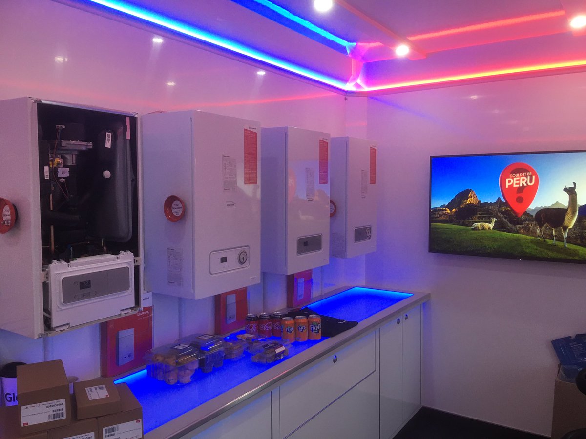 GwTimp's tweet image. Get yourselves down to @PlumbstopLtd at Amesbury @glow_wormclub and @beneathheat3 waiting to chat #Boilers #UFH #Easicom #Energy #5year #7year #10year #MysteryTrip