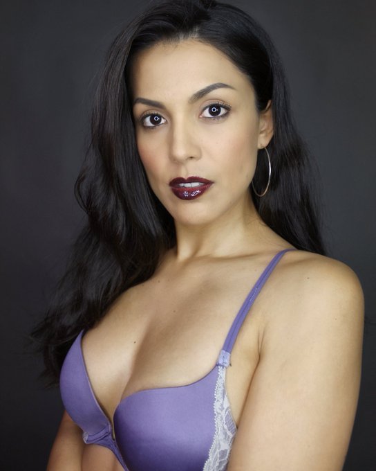 Purple is my favorite color... what&rsquo;s yours? 😈 https://t.co/5xXZehDbHM<a href="/tag/monday"class="tags"><span>#monday</span></a>