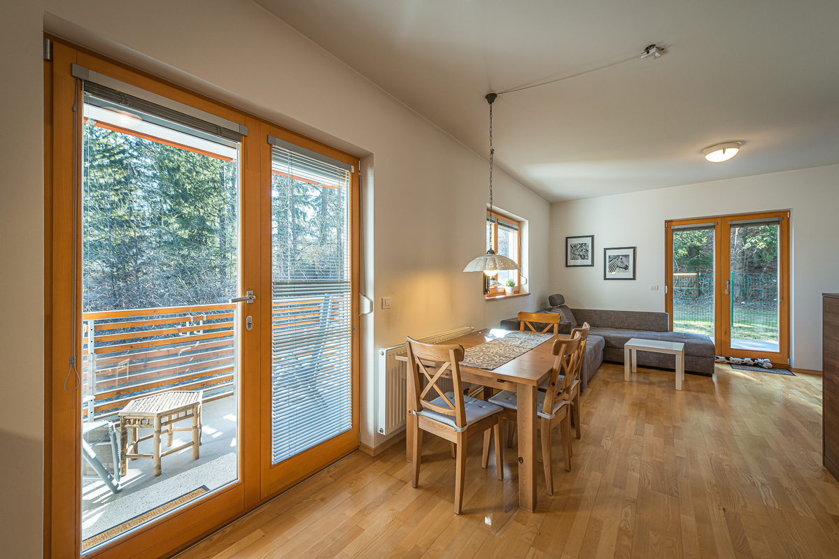 ThinkSlovenia's tweet photo. Apartment Petra - conveniently located accommodation right under Kranjska Gora ski slopes.
🔶 from 95 EUR/night
🔶 sleeps up to 4
🔶 just 200m to the nearest ski lift
🔶 big terrace and a balcony with a view
🔶 parking in a garage underneath the building
https://t.co/bcYbsUwpcj https://t.co/1L9Aitqjfv