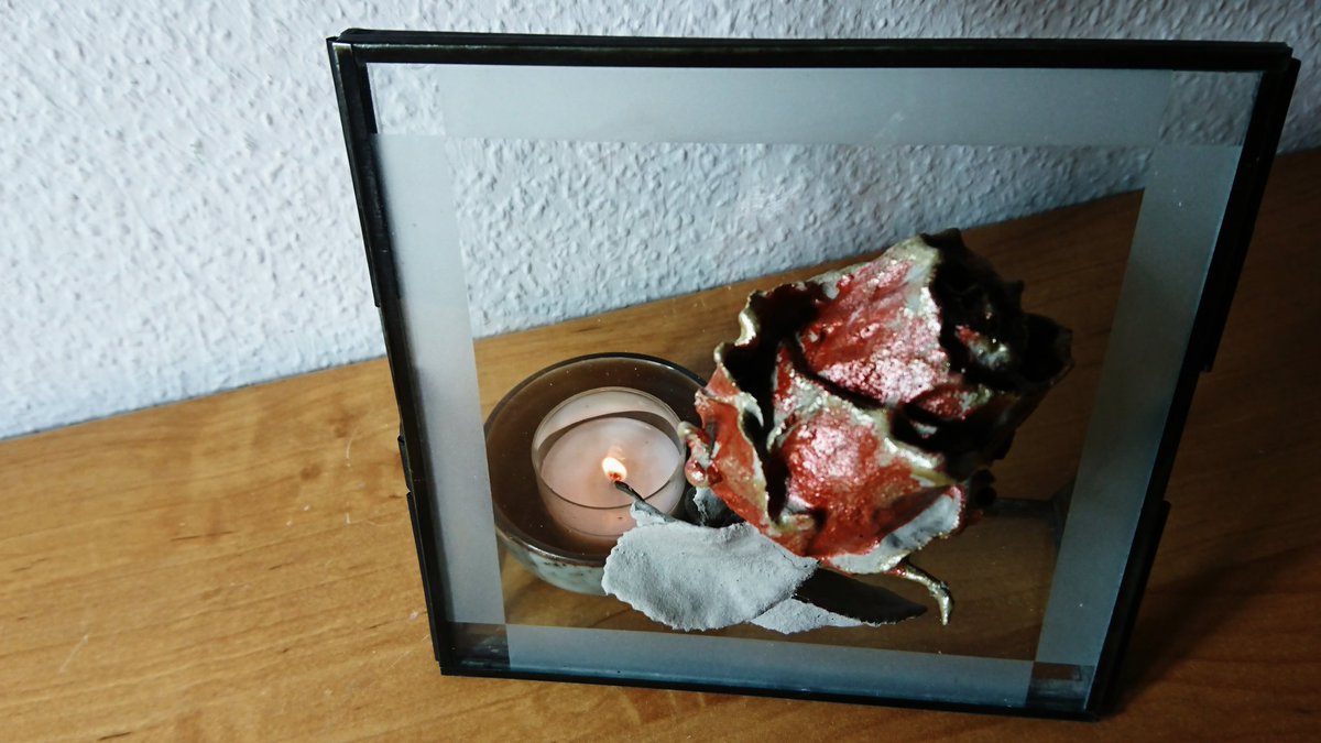 OderKunst's tweet photo. Betonrose gerahmt. Gutschein mal anders. 
#art #artwork #kunst #beton #betondeko #betonoptik #betondesign #mayagold #Lichtschale  #schale #schalen #hobby #Hosta #funkie #hostafunkie #blätter #blatt #schale #betonRose #Holz #Holzart #glaskunst #glasart
https://t.co/EoBbuQEVuU https://t.co/t9HC1b5Q9s