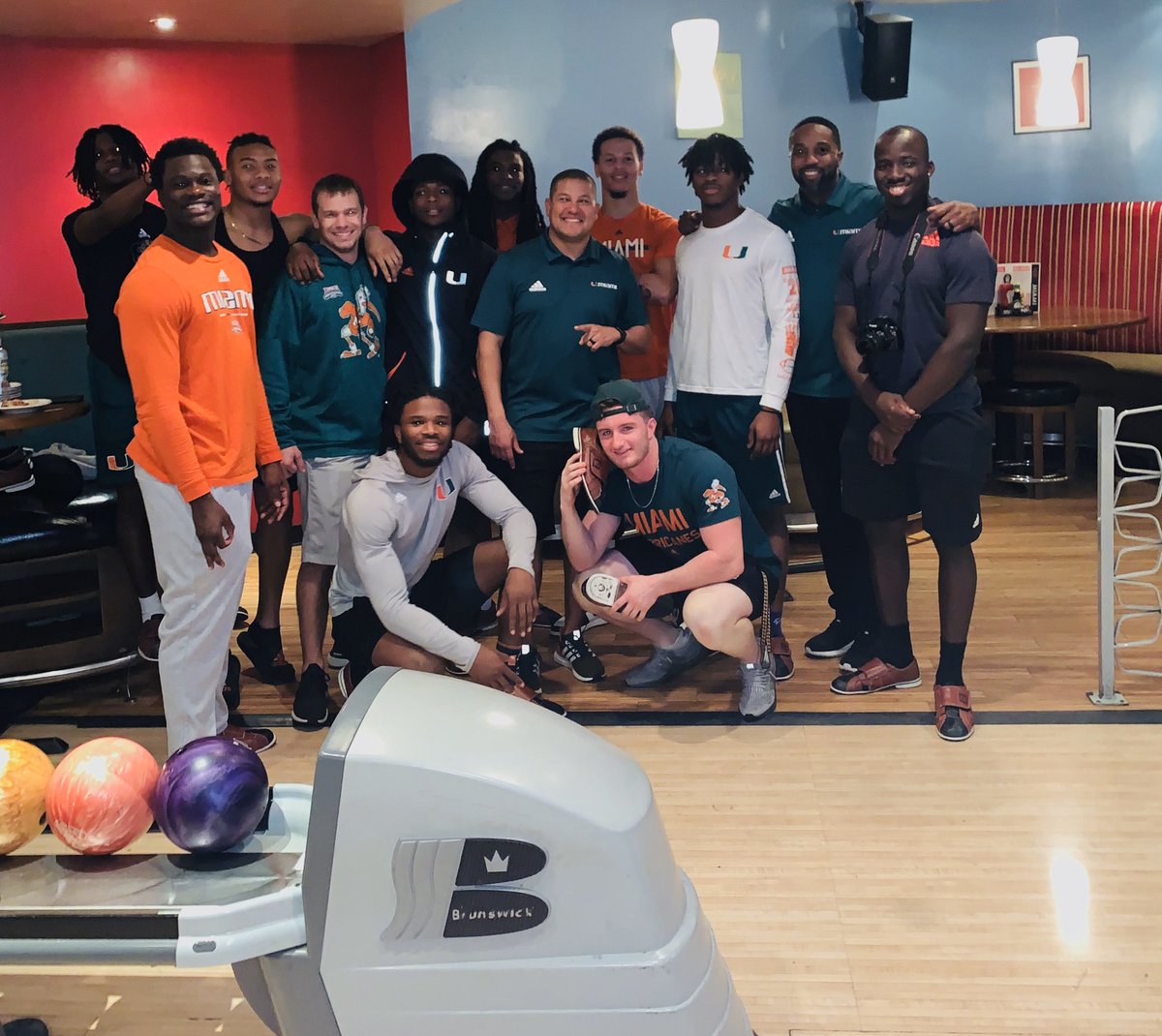 CoachBanda's tweet photo. I got a feeling it’s going to be fun year with this group #UFamily https://t.co/ISA1Sqzor4
