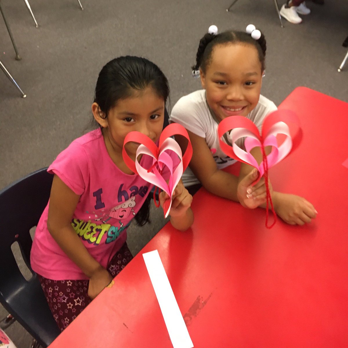 tracyleeking5's tweet photo. Valentine’s craft💗#afterschoolisCOOL https://t.co/XAs6U34SQ5