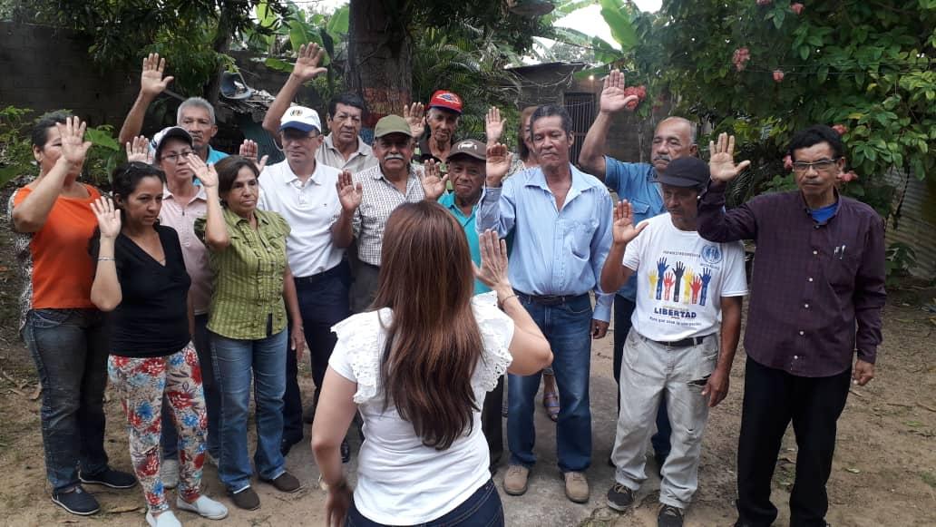sandraalfaro's tweet photo. #12Feb #SandraAlfaro hoy acompañé a los jóvenes y luego asistí a la #Juramentacion del CAPE #ComiteLocal sector la Florida d la Pquia Los Godos, Mpio #Maturin Organizando tranajando construyendo el partido desde abajo #VenteParaTuCasa
@ADemocratica
@MaelecadVE
@Israelhad https://t.co/ckX0UzIBiC