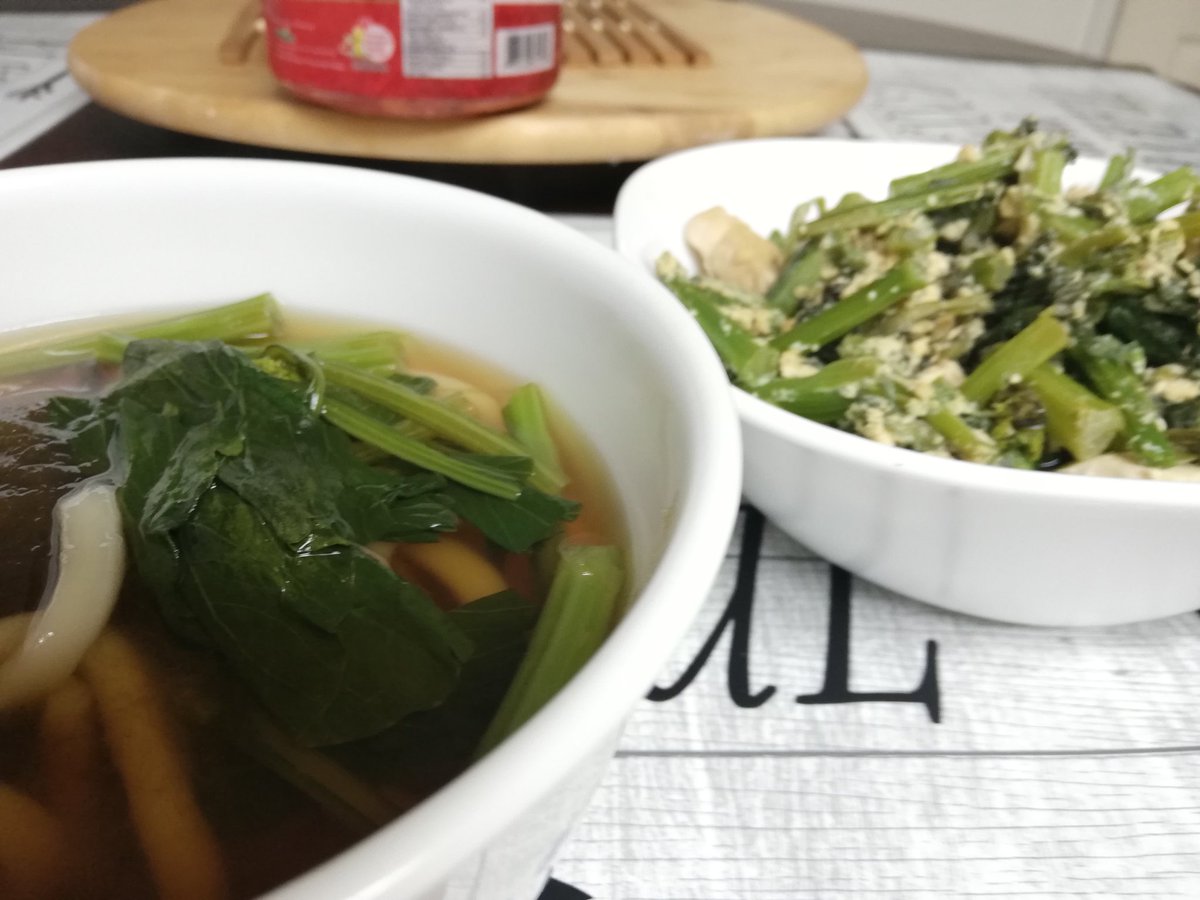 Mijo Moriko On Twitter 謎の中国野菜シリーズその 油菜心yu Choy Sum ユウサイシンとでも読むのかな 文字通りアブラナ科で 菜の花の仲間のようです 確かに黄色い花がちょっと咲いてた うどん用の菜っ葉と炒め物両方に使ってみました 生のままだと結構