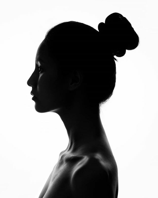 I adore silhouettes. This one most of all. ❤️ #portrait_vision
#portraiture #silhouette #blackandwhitetheme #fujiframez #xseries #fujifilm ift.tt/38ot0JS