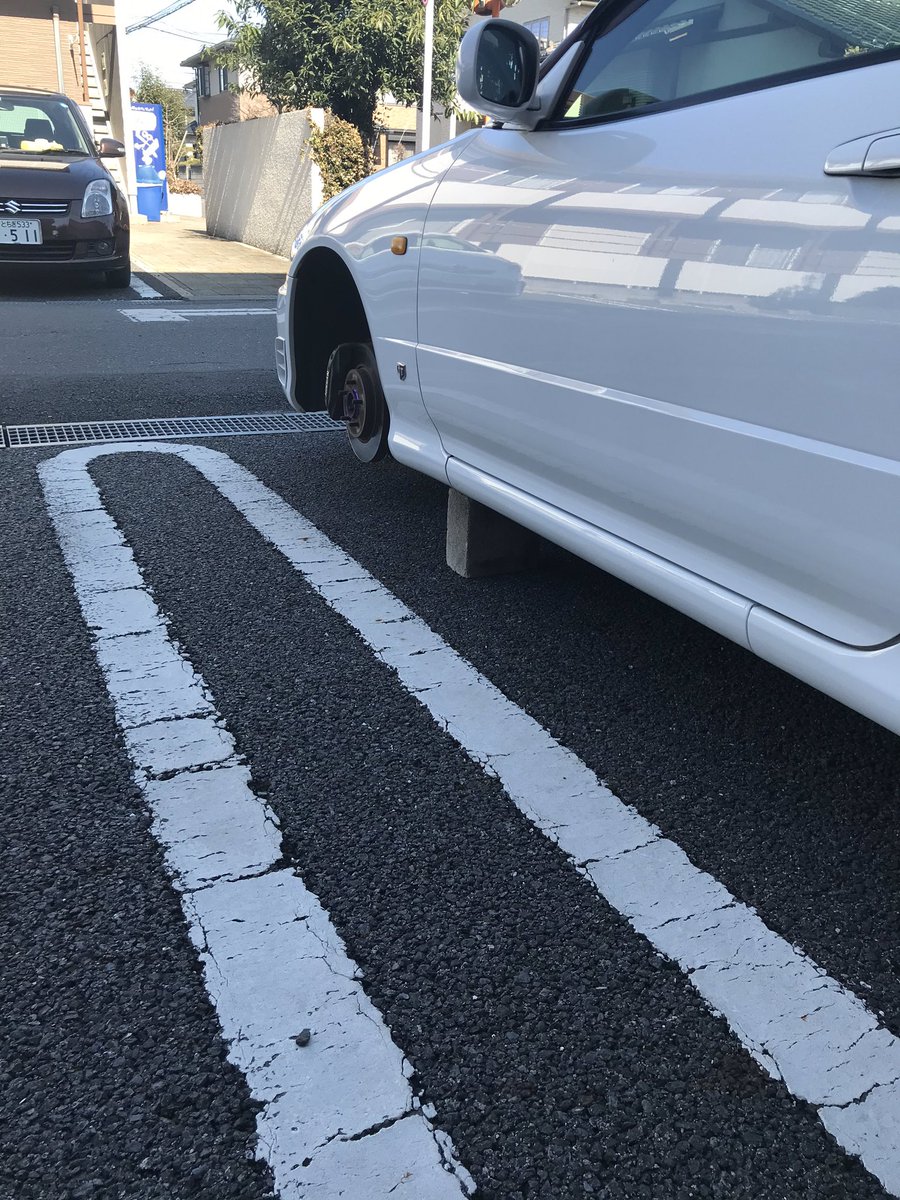 てん 車のホイール盗まれました Er34のwedsssports Sa 10rです タイヤはミシュランのps4です 栃木県壬生町です 拡散希望 盗難