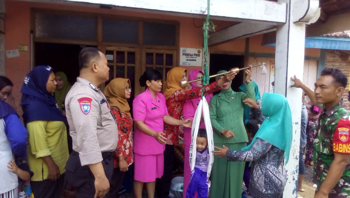 Hari ini, kamis (13/02/2020) Monitoring vit. A di Desa Ngampel bersama Bhayangkari, Persit, Babinsa, Babinkamtibmas serta Balai Penyuluh KB Kecamatan Blora.