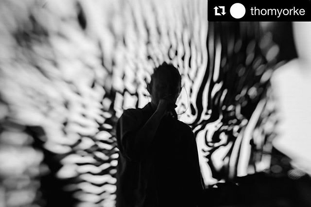 deadskinboy's tweet photo. ¡otra foto que tomé!

#Repost @thomyorke with @get_repost
・・・
@james__holden and @sdavachi will be joining the Tomorrow’s Modern Boxes tour across the US and Mexico shows. Link to tickets and information on which shows they will perform at in bio https://t.co/Uj3cx4pHxh https://t.co/Wlej6kZzFL