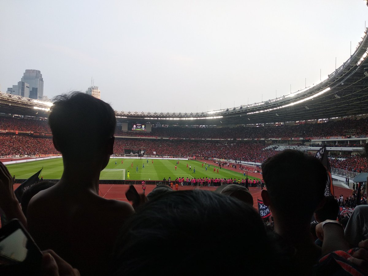 Ros__id's tweet photo. Come on🔥#PersijaDay https://t.co/aGBJqoCyOR