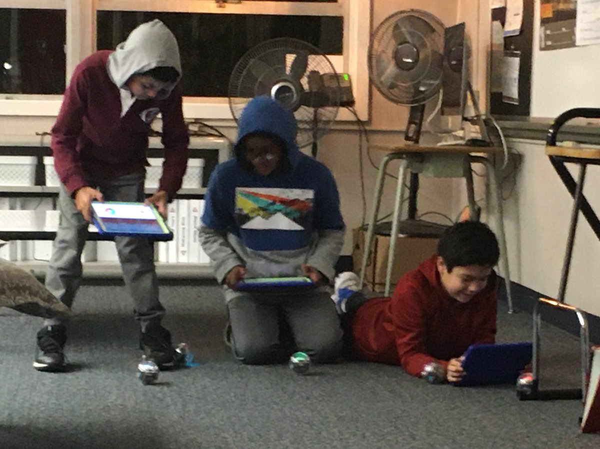LOSDSTEMToSA's tweet photo. Amazing learning, exploring, and sharing at the Lake Oswego Junior High Maker Faire-Science Night. From scanning electron microscopes to digital sandboxes, fun was had by all. #LOSDlogic @PlazaLOJH1 @LojSailors https://t.co/RJZeSHTimu