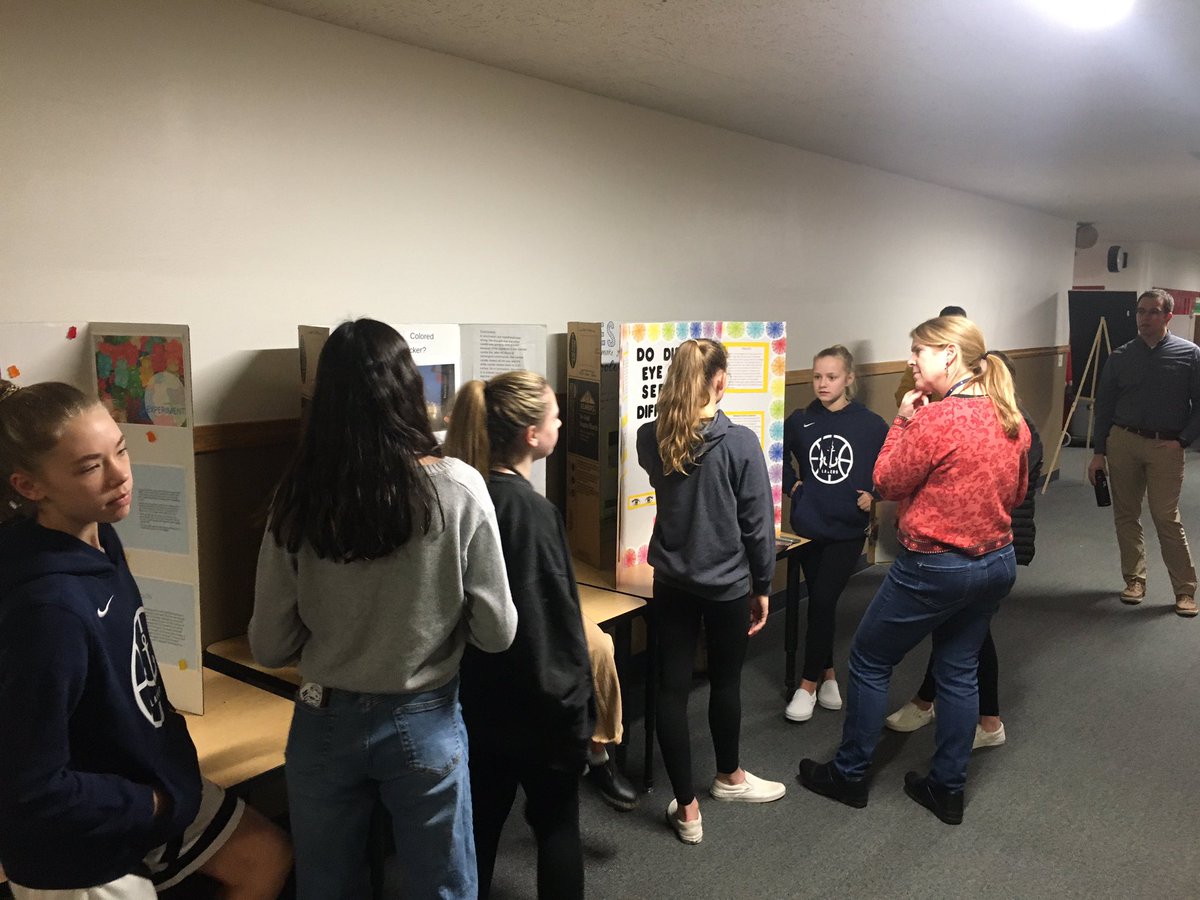 LOSDSTEMToSA's tweet photo. Amazing learning, exploring, and sharing at the Lake Oswego Junior High Maker Faire-Science Night. From scanning electron microscopes to digital sandboxes, fun was had by all. #LOSDlogic @PlazaLOJH1 @LojSailors https://t.co/RJZeSHTimu