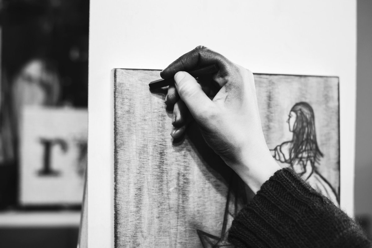 Ogni mattina penso a sei cose impossibili prima di fare colazione...#ArtistOnTwitter #aliceinwonderland #Buongiorno