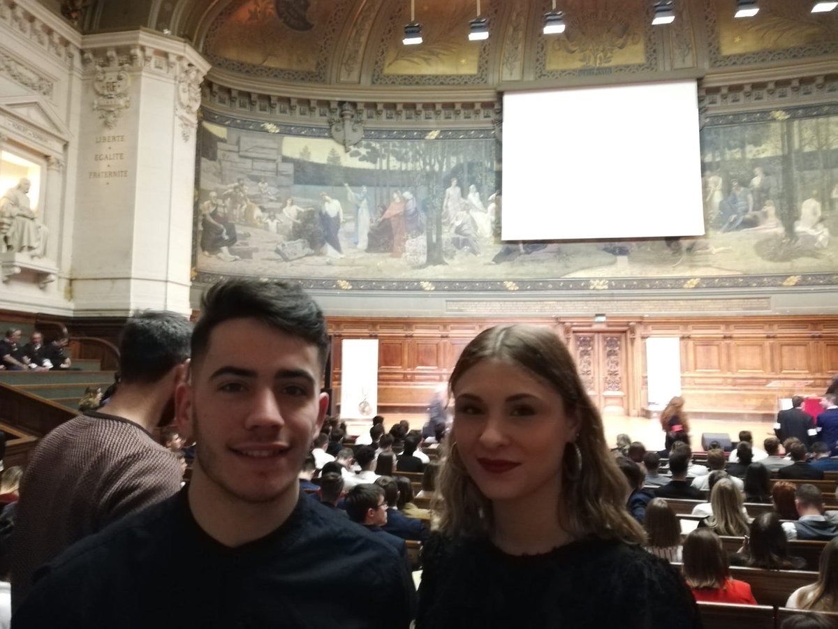 CMA_CFA94's tweet photo. [EVENEMENT] Hier, à la Sorbonne, avait lieu la cérémonie de remise officielle des titres aux Meilleurs #Apprentis de France 2019, en présence de @murielpenicaud et @BrunoLeMaire 🎇
2 apprentis #fleuristes du #cfa94 étaient présents pr recevoir leur diplôme 🤩
Bravo 👏 https://t.co/VyV8yyEpVK