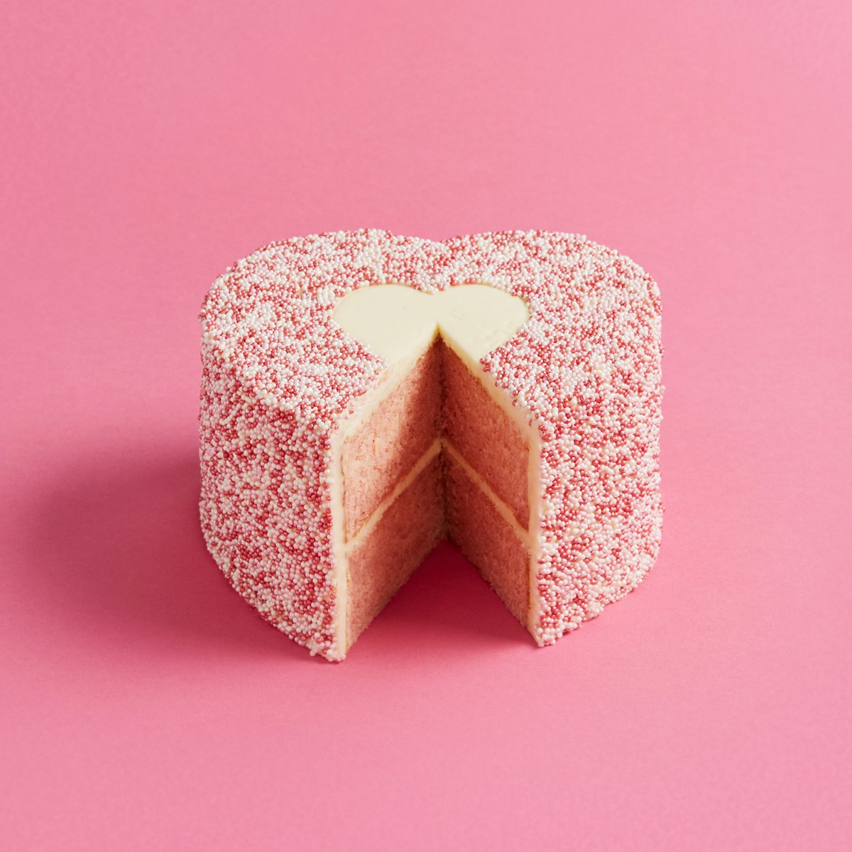 Looking for last-minute #ValentinesDay treats? Visit us in #TheDubaiMall or #MallofTheEmirates and pick out whatever your (or your Valentine's) heart desire 😊🎂 #HummingbirdBakeryME #Cake #HappyValentinesDay #DayofLove #Love