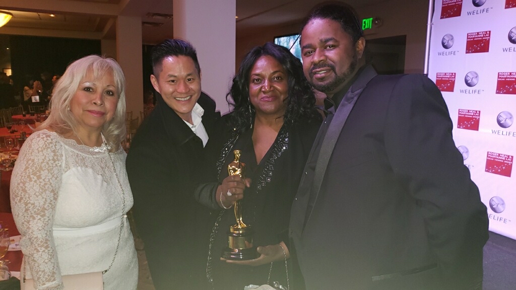 Sophia_Stewart's tweet photo. I am the owner of the Matrix and Terminator Film Franchises and the 4 Matrix Oscars belongs to me. This Oscar I hold symbolizes that truth.

The 4 Matrix Oscars won in 2000 belongs to me. https://t.co/oE2kObwS32