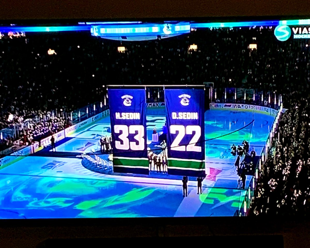 Mäktig hyllning för Sedinarna följt av en svettig insats av Markström 👊 #sedins