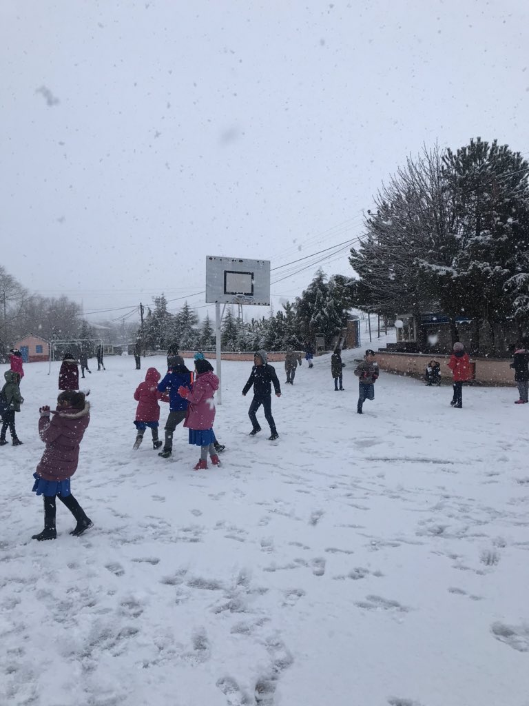 Yaraşlı İlk-Ortaokulu olarak yağan karın tadını çukardık☺️☘️
@Mehmeta10176968 <a href="/yazaraysegul91/">Ayşegül Yazar KOÇAK</a> <a href="/gguner_sedaa/">Seda Güner</a> <a href="/kuluilcemem/">Kulu İlçe Millî Eğitim Müdürlüğü</a> <a href="/SeyitAliBuyuk/">Seyit Ali Büyük</a> <a href="/ziyaselcuk/">Ziya Selçuk</a>