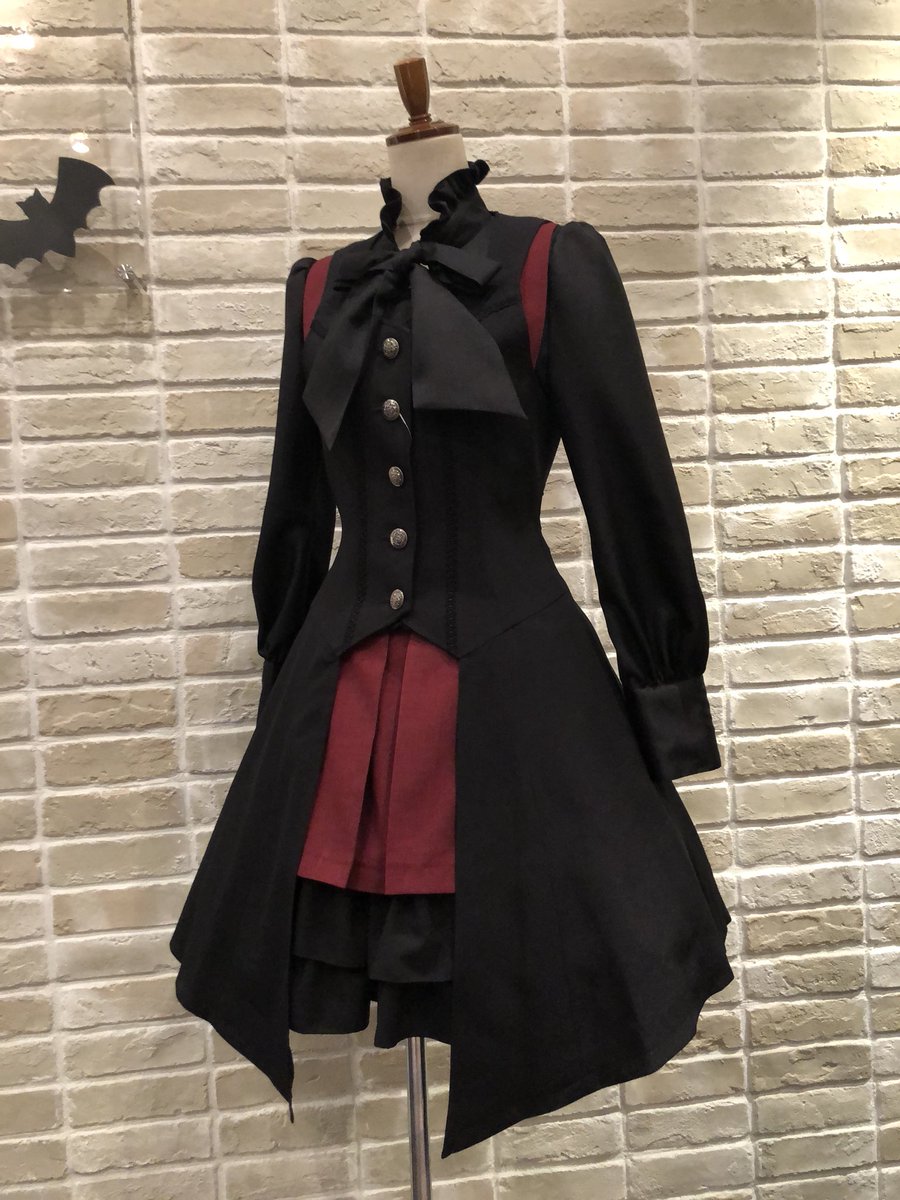 ♠️ロングベスト2種♠️ ケープ付きナディアと後ろにクロスベルトが