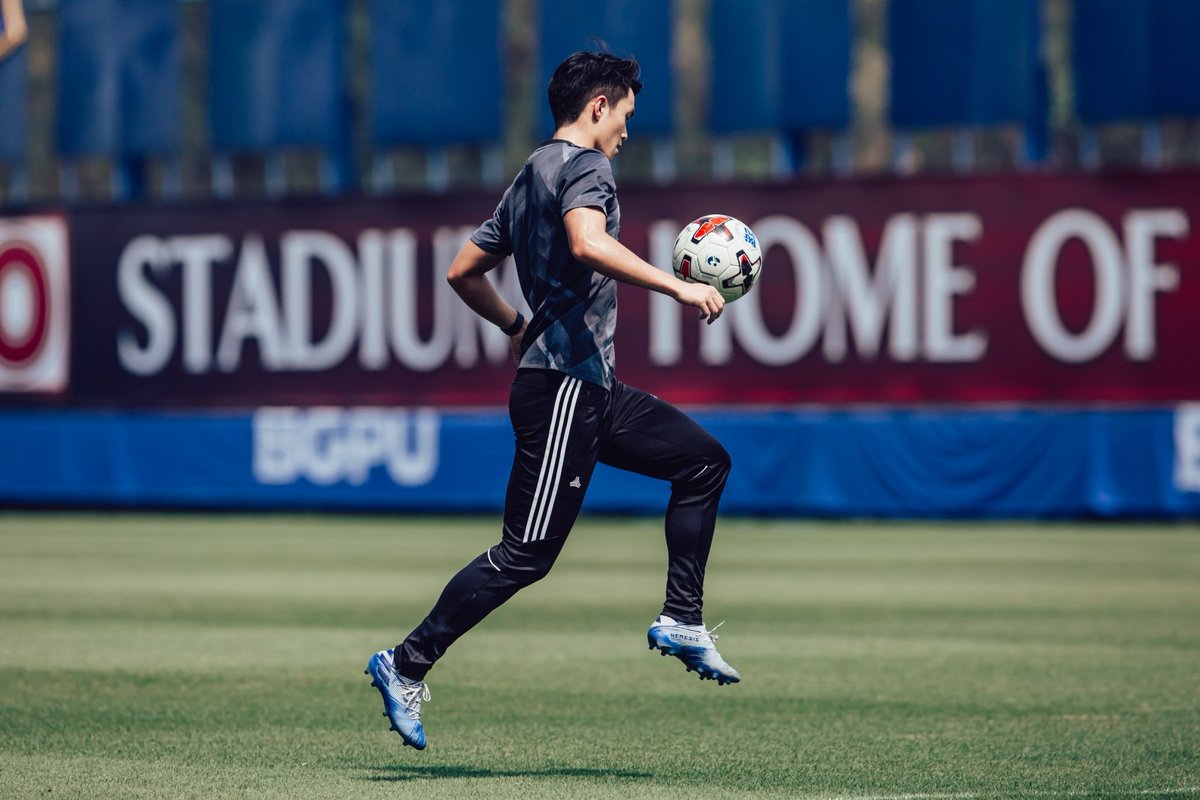 FootballAri's tweet image. แอคชั่นสวยๆของ &quot;เจ้าอินซ์&quot; เชาว์วัฒน์ วีรชาติ
กับรองเท้าสายคล่องแคล่ว #Nemeziz19 #Mutator
Buy Now ➡️ arifootball.store/AdidasBoots
#arifootball