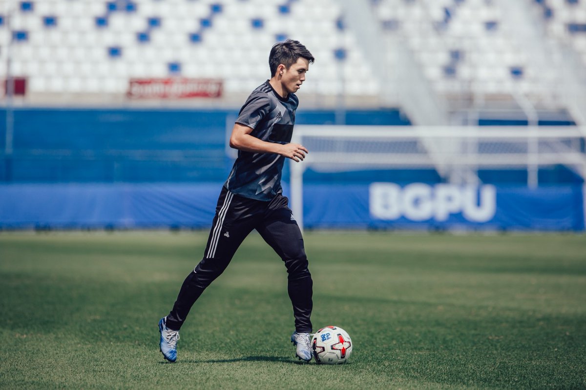 FootballAri's tweet image. แอคชั่นสวยๆของ &quot;เจ้าอินซ์&quot; เชาว์วัฒน์ วีรชาติ
กับรองเท้าสายคล่องแคล่ว #Nemeziz19 #Mutator
Buy Now ➡️ arifootball.store/AdidasBoots
#arifootball