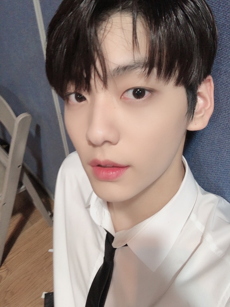 TXT_members tweet picture