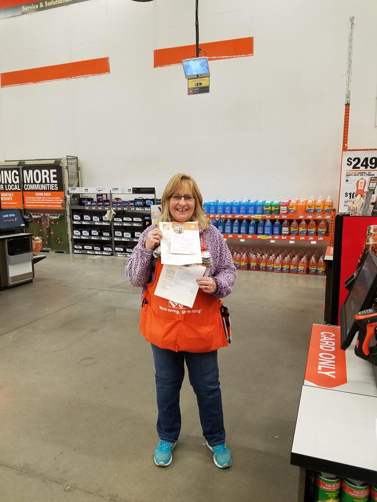 Linda D90 being recognized by <a href="/DorthanalL/">Dorthanal Leonard</a> and <a href="/JulieGiattino/">Julie Giattino</a> for her outstanding credit performance! Linda was in the top 10 in the region  for January! @AsalazarHD3848 <a href="/SeanMatson_THD/">Sean Matson</a> <a href="/holli_depot3848/">Holli Reynolds</a>