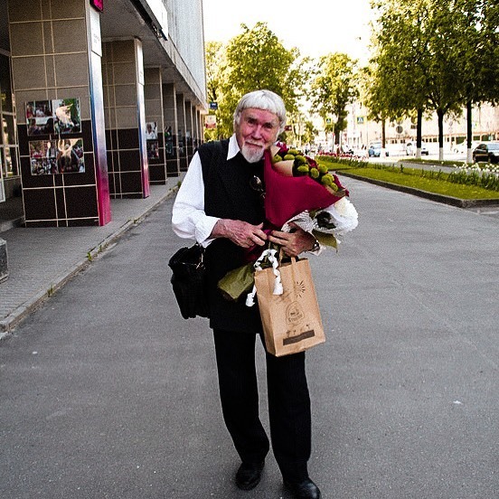 Друзья, в нашем городе живет замечательный писатель, литературный критик и литературовед  Валентин Яковлевич Курбатов. Он автор 24 книг, посвящённых творчеству Виктора Астафьева, Валентина Распутина, Михаила Пришвина, Александра Пушкина и др.
⠀
И мы … ift.tt/38spnm0