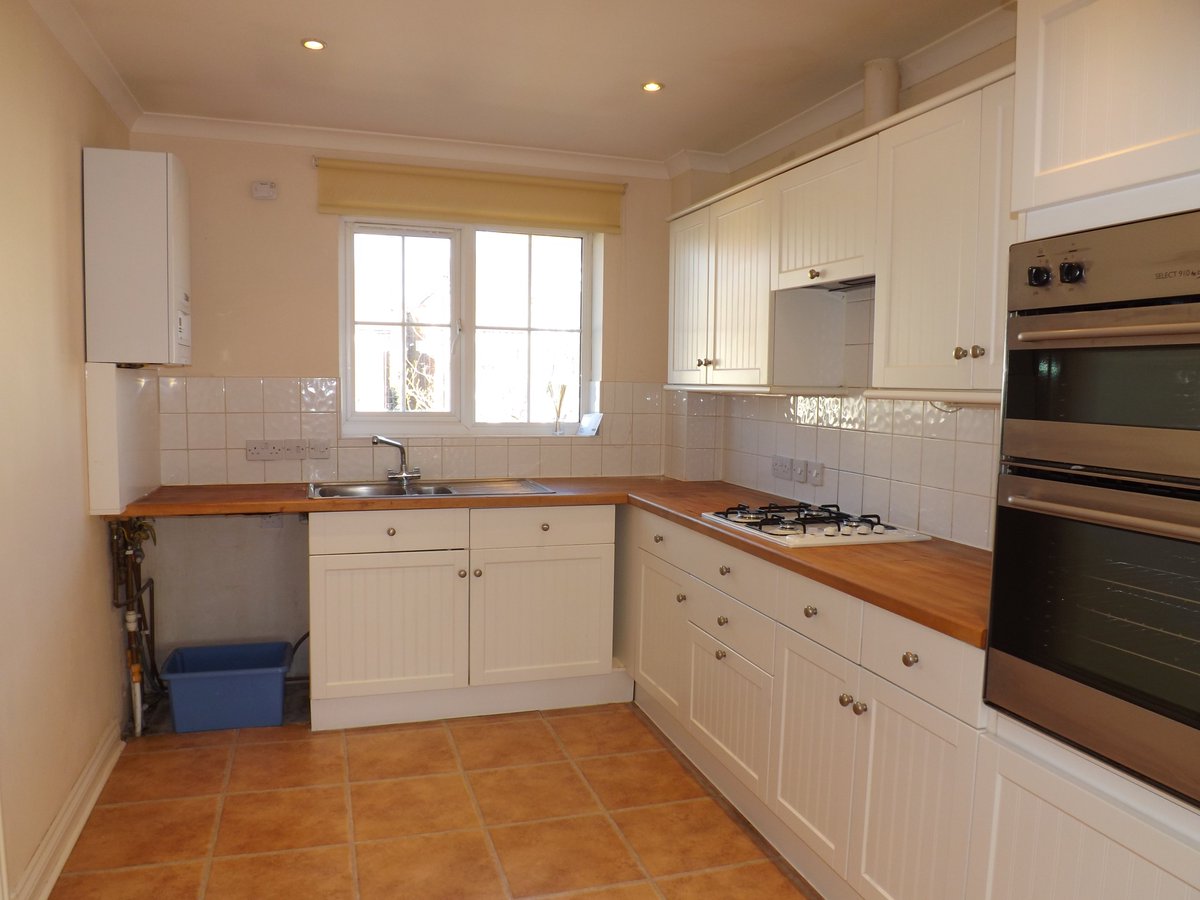 ShuttleworthBex's tweet photo. Another Let today. Can we help you? #Bexhill #sale #lettings #estateagents #busy https://t.co/EJe4JTgbyD