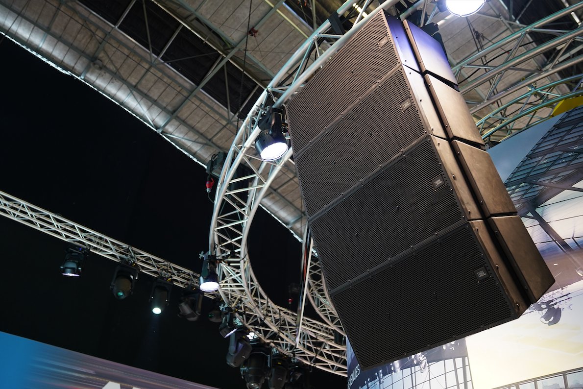 TheJBLpro's tweet photo. #VLACompactSeries deliver even sound coverage to stadiums, arenas, & a wide range of long-throw applications. Offering IP55-rated weather protection + a fiberglass enclosure—come learn how these loudspeakers meet the needs of your next install. https://t.co/628f89qQsh #JBLProxISE https://t.co/QlOeDINaj2